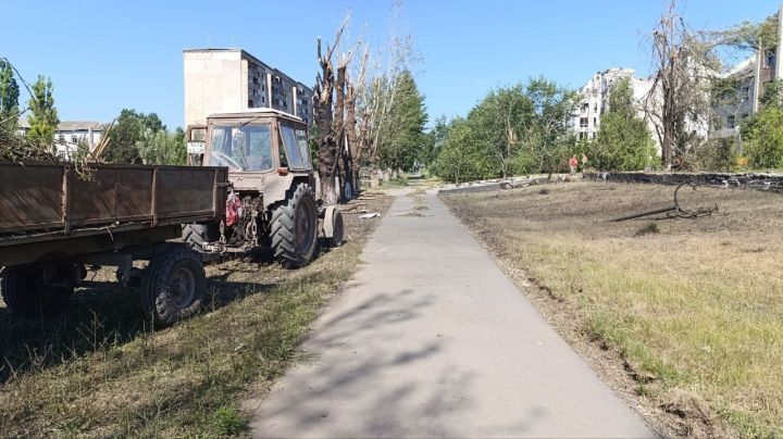 Последствия обстрела ВСУ территории ЛНР: пострадали два человека, люди остались без жилья