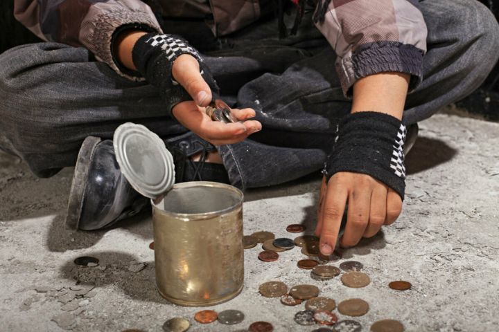 «Подайте копеечку на...». Как находчивые попрошайки поделили Свердловск на участки для «заработка»