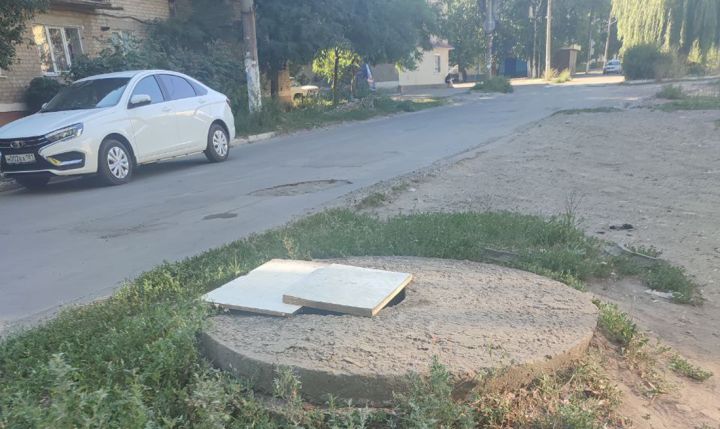 Жители ЛНР проваливаются в люки. Кто за это ответит?