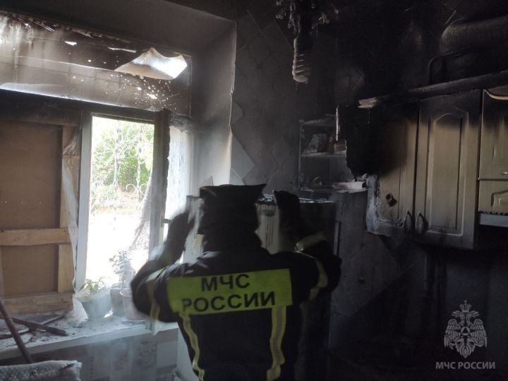 В одном из городов ЛНР из-за неисправности холодильника сгорела квартира