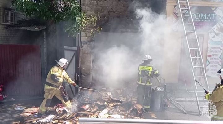 В Луганске сгорел киоск