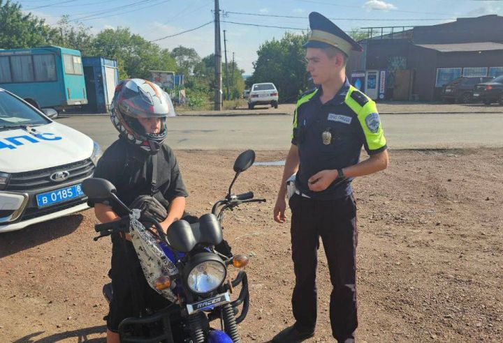 В одном из городов ЛНР полиция отобрала у несовершеннолетнего бесправника мопед: вместо подростка накажут родителей