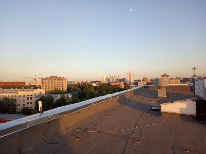 В Донецке 14-летняя девочка случайно сорвалась с крыши девятиэтажки и разбилась