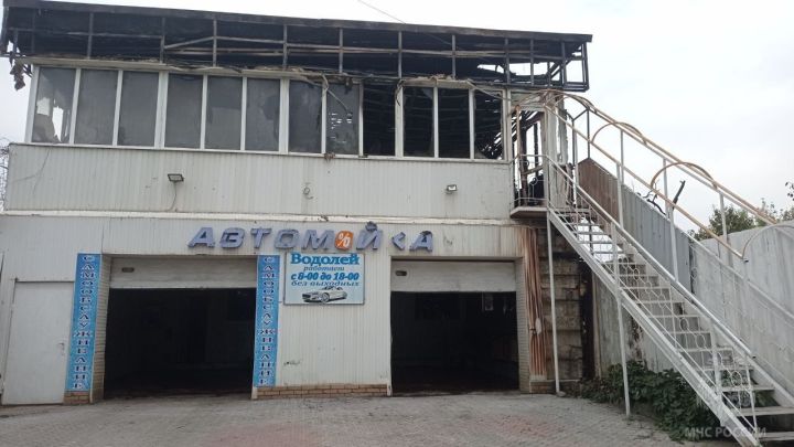 Из-за брошенного окурка в Красном Луче едва не сгорела автомойка