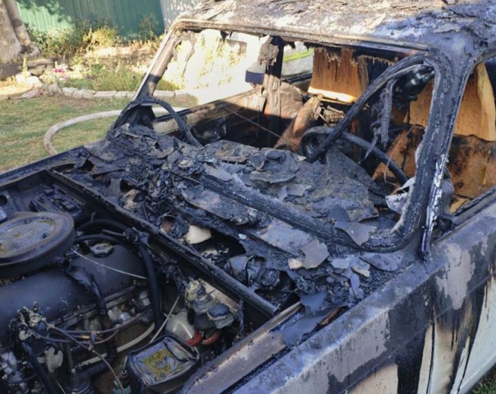 Сгорел не только автобус: в ЛНР из-за короткого замыкания выгорели гараж и автомобиль