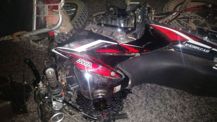 Мотоцикл влетел в мопед в одном из городов ЛНР: за рулём были бесправники