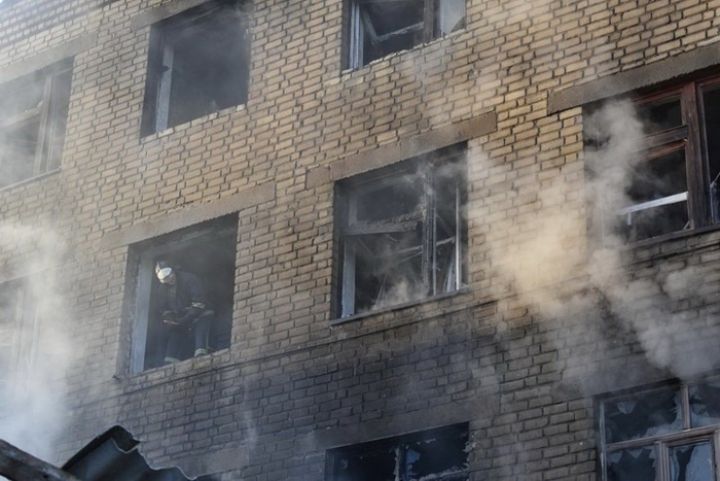 ВСУ восемь раз за сутки открыли огонь по территории ЛНР: в Первомайске сгорел корпус колледжа