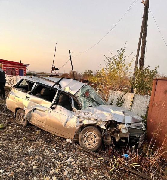 В ЛНР автомобиль столкнулся с бронепоездом: среди пострадавших – годовалый ребёнок