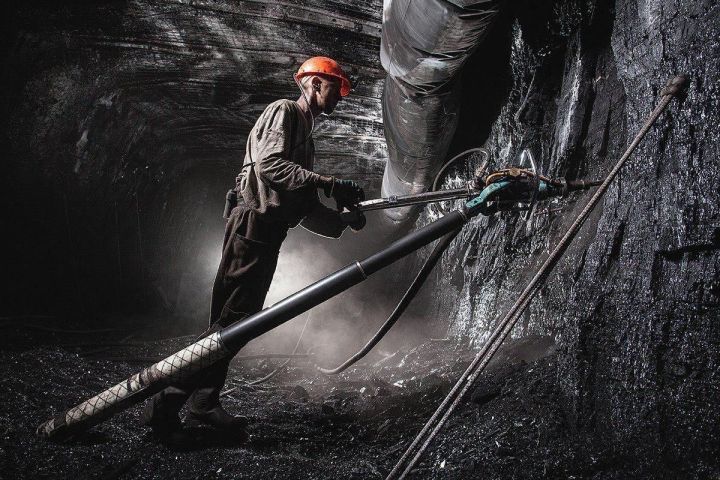 Зарплата шахтёров в ЛНР после прихода инвесторов повысилась почти до 90 тысяч