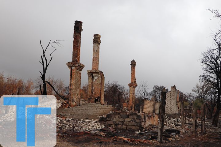 Пожар месяц спустя: как помогли погорельцам из Свердловского района, которые лишились домов?