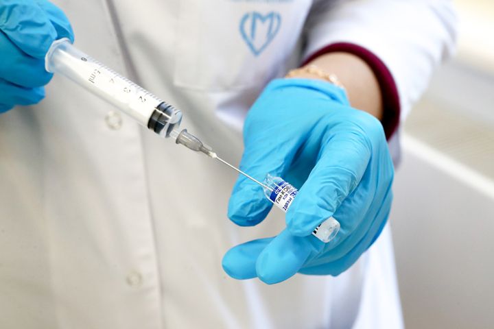 Жители ЛНР смогут получить выплату за смерть родственника после вакцинации