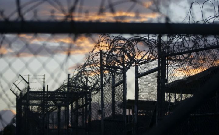 В Луганске сотрудник СИЗО едва не пропустил побег особо опасного преступника: теперь его ждёт суд