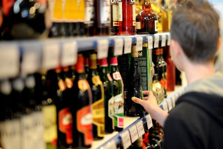 В Донецке запретили продавать алкоголь у школ, вокзалов и еще более чем 400 локаций