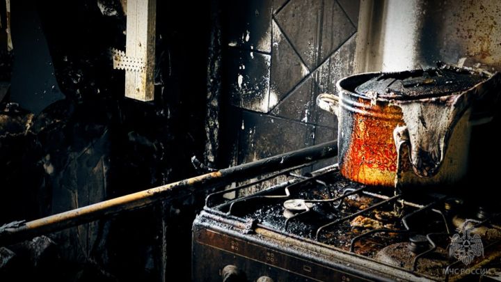 Двое луганчан едва не погибли на пожаре в многоэтажке: во всём виновата «адская кухня»
