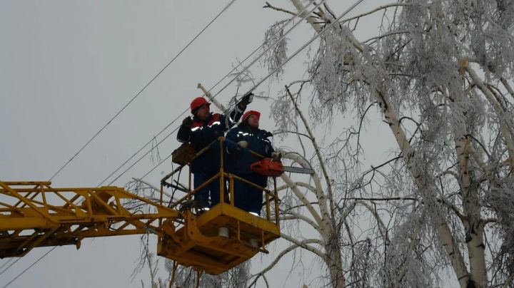 Блэкаута не будет? Энергетики перешли в режим повышенной готовности в связи с надвигающейся непогодой в ЛНР