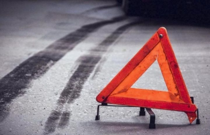 На большой скорости влетел в забор: смертельное ДТП произошло в столице ЛНР