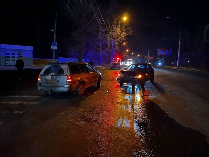 В ЛНР от лобового столкновения автомобилей пострадал ребёнок: он с травмами в больнице