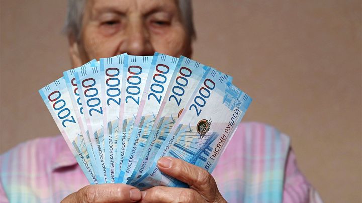 Ряду жителей ЛНР 20 декабря досрочно перечислили пенсию: кому ждать поступления сегодня?