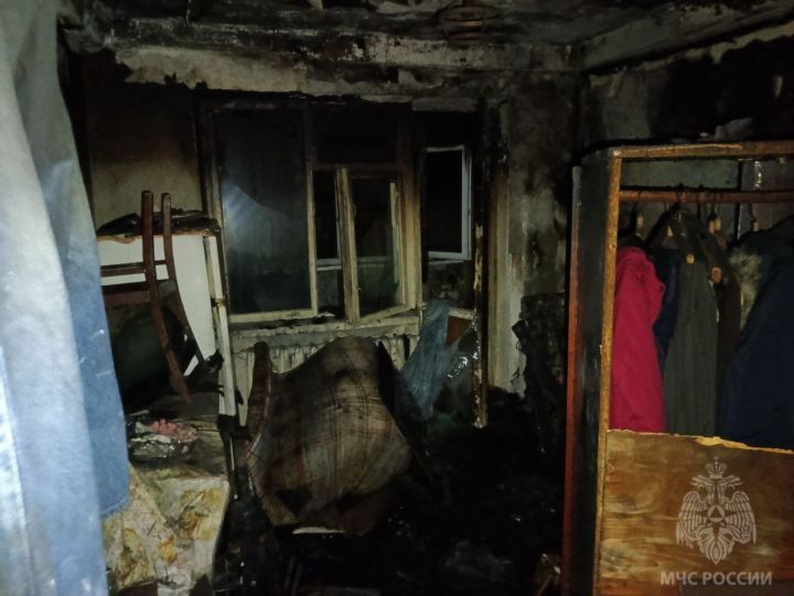 Угорели в собственном доме: двое жителей ЛНР скончались из-за непотушенной сигареты