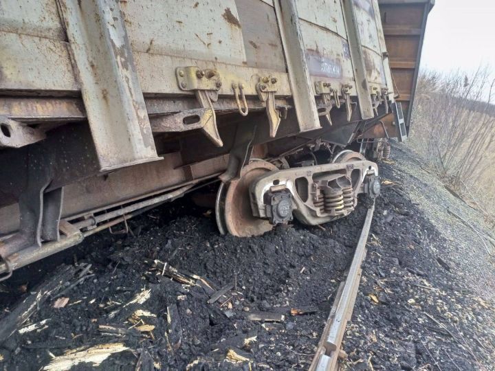 В ЛНР сошли с рельсов вагоны одного из поездов: следователи начали проверку