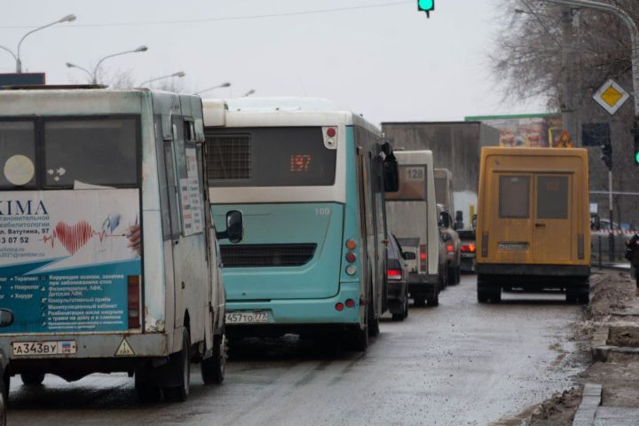 Желающим работать водителями в Луганске заплатят по 100 тысяч рублей