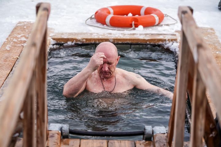 Крещение в ЛНР в 2025 году: где окунуться в прорубь в разных городах?
