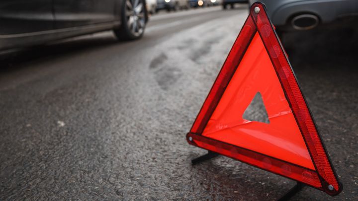 Катались на скейте и оказались под колёсами: двое детей попали под бункеровоз в Луганске