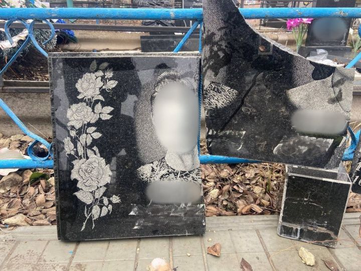 Луганчанин поиздевался над могилами умерших и разгромил 13 надгробий на кладбище: полиция задержала вандала