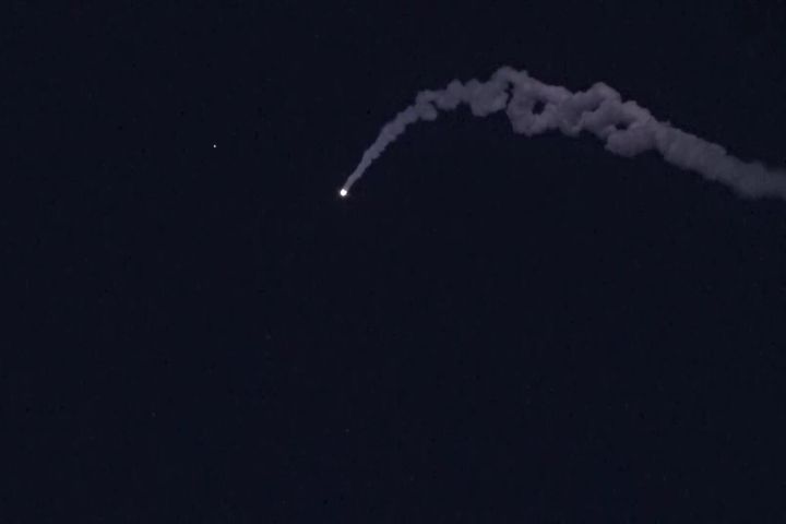 В соседней с ЛНР областью ПВО отбивает вражеские атаки уже более часа: что известно?