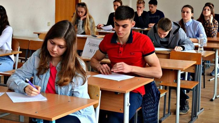 В ЛНР выпускники 9 и 11 классов не будут сдавать экзамены