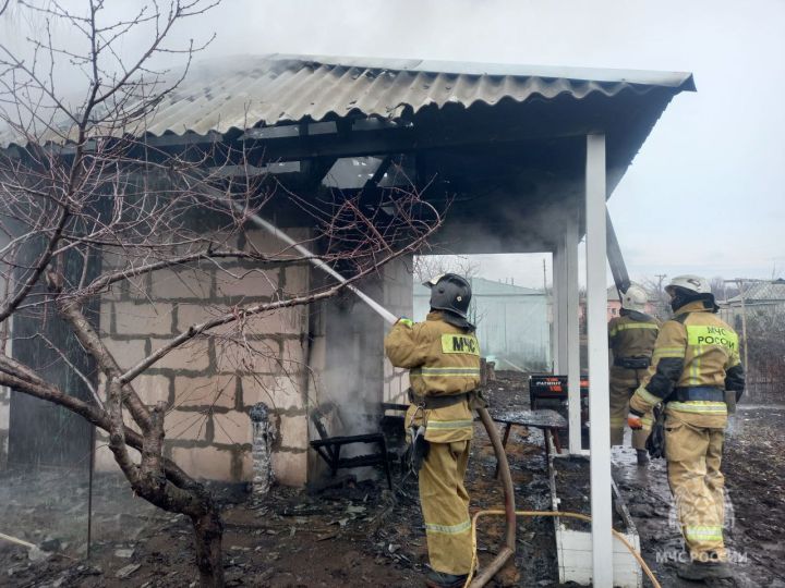 Загоревшийся холодильник едва не сжёг целый дом в одном из округов ЛНР