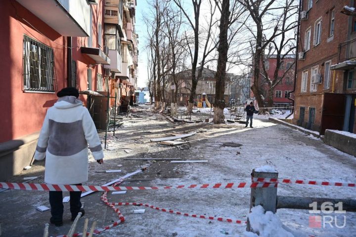 Ростов и область подверглись массированной атаке вражеских беспилотников: есть повреждения многоэтажек, введён режим ЧС