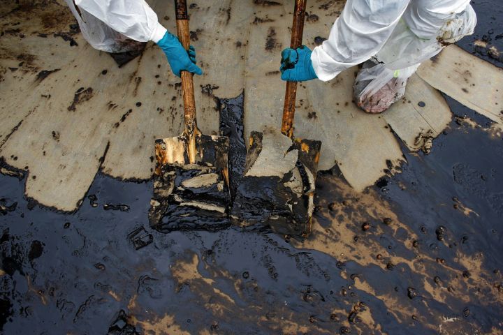 В Ростовскую область всё же завезли песок с мазутом из Анапы, но после приказа властей его вывезут оттуда