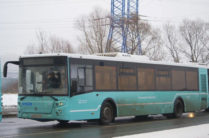 В Луганске загорелся автобус, подаренный Москвой