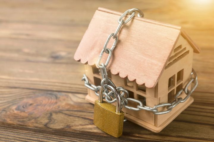 Спровоцировавшего ДТП жителя ЛНР обязали выплатить компенсацию взамен на снятие ареста с имущества