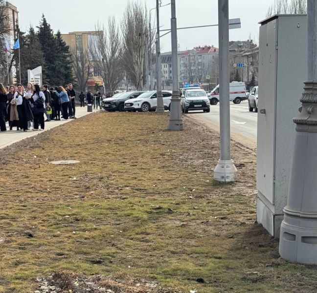 В Луганске эвакуировали студентов из общежитий и корпусов ЛГПУ - СМИ