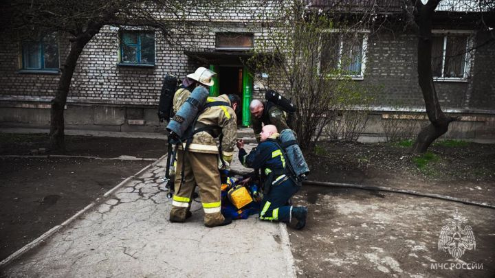 Житель ЛНР погиб из-за пожара в собственной квартире: медики пытались спасти его, но не смогли