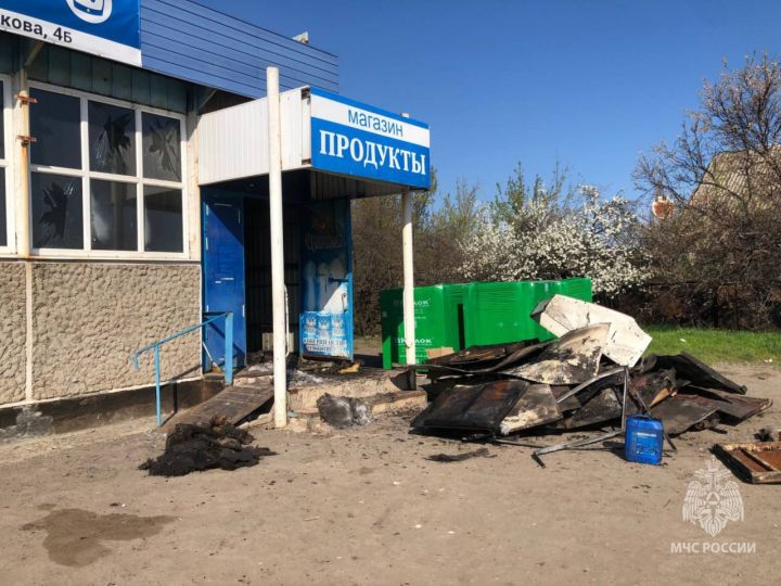 В Луганске рано утром горел магазин стройматериалов: почти вся продукция уничтожена