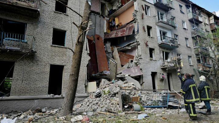 В Администрации Луганска сообщили, как обстоят дела с разрушенным от обстрела дома на Ватутина