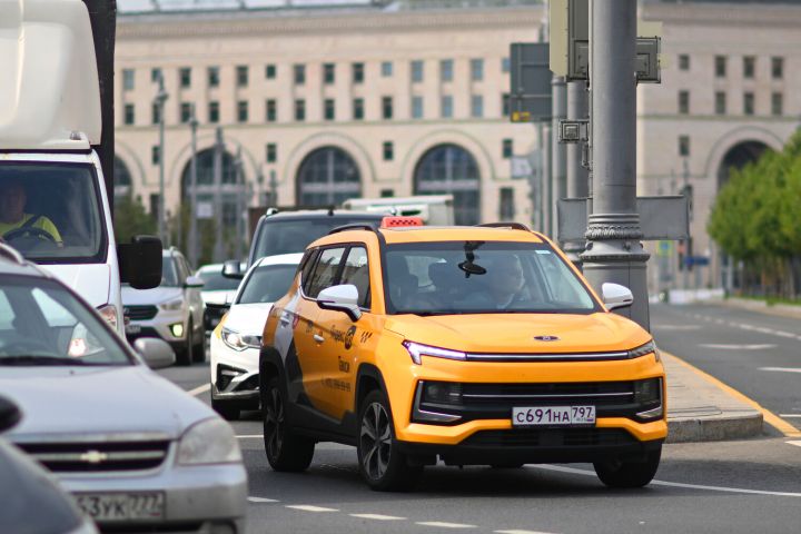 В России запретили использовать иномарки в такси: это повлечёт за собой рост цен в два-три раза