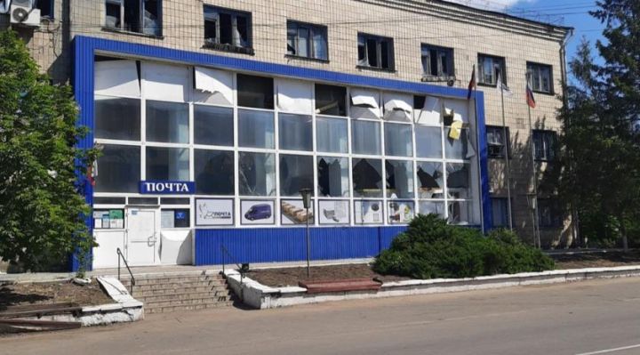 Повреждены школа, МФЦ, атака продолжается: беспилотник ВСУ ударил по многоэтажке в ЛНР утром 15 мая
