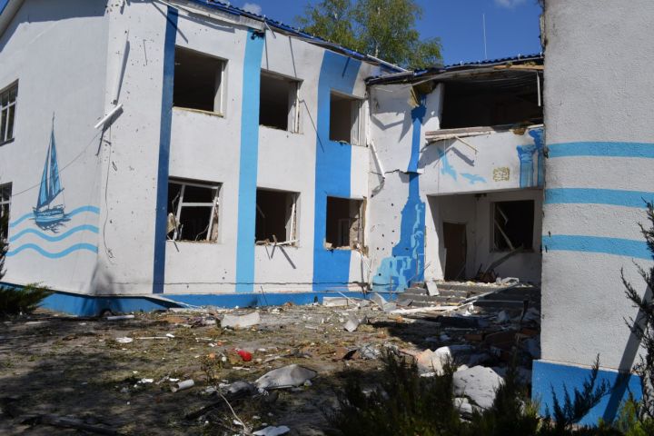 Разрушенный обстрелом ВСУ детсад в одном из городов ЛНР закрыт: он получил серьёзные повреждения