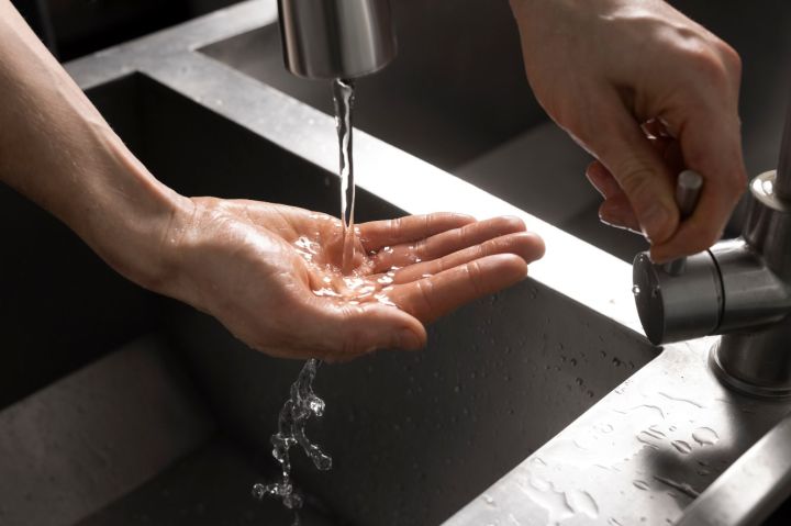 Внимание, жители! До 1 июля платить за воду в ЛНР нужно по определённому счёту и реквизитам