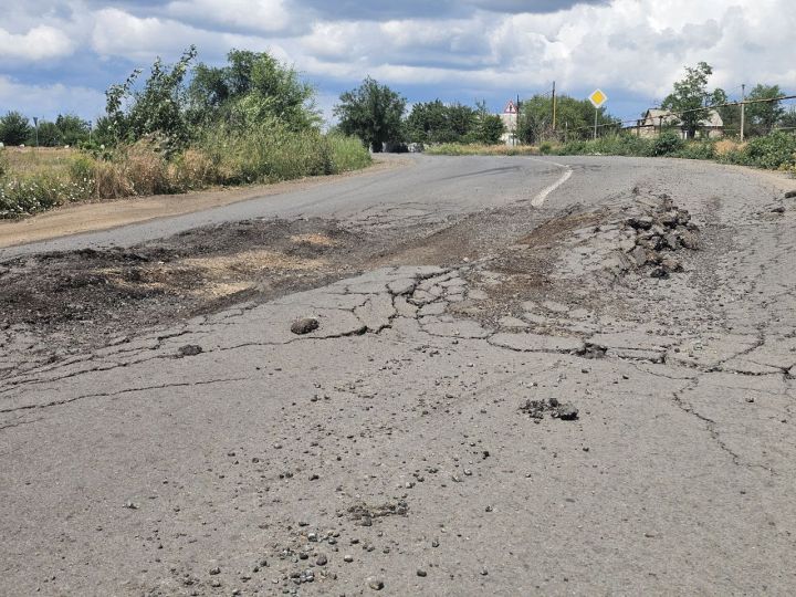 Новенький асфальт в Краснодонском округе провалил тест на прочность 