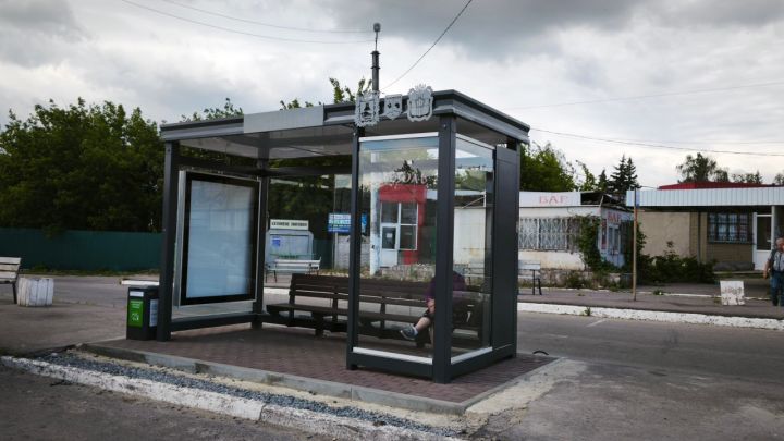 Вандалы разбили новую остановку в одном из городов ЛНР