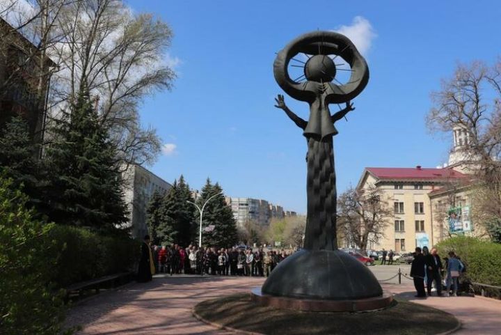 Жители ЛНР почтили память ликвидаторов аварии на ЧАЭС