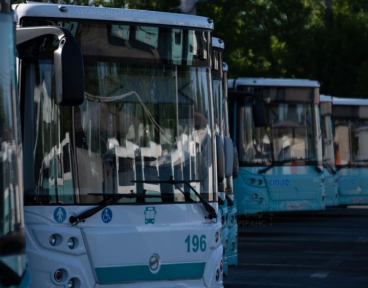 В Луганске спишут подаренные Москвой бирюзовые автобусы: утверждается, что у них заканчивается срок эксплуатации 