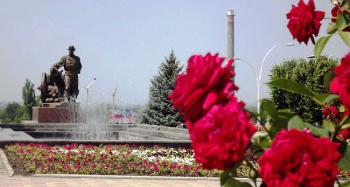 Подготовка к летнему сезону стартовала на улицах Луганска