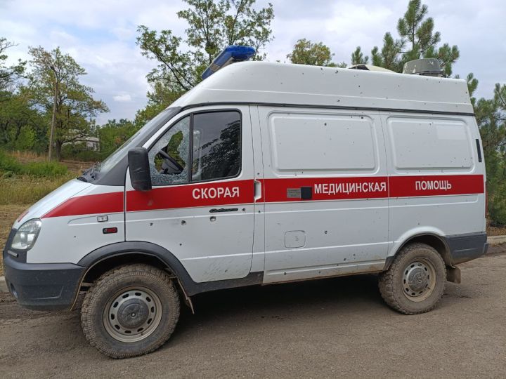 Скорая под огнём: в ЛНР чудом спасли пациентку с инсультом, попавшую под обстрел