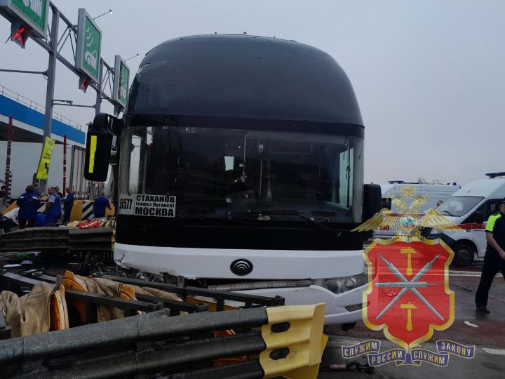 Власти ЛНР сообщили о состоянии пассажиров автобуса, попавшего в ДТП на трассе М-4
